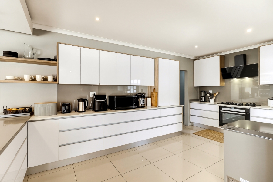4 Bedroom Property for Sale in Pearl Marina Western Cape